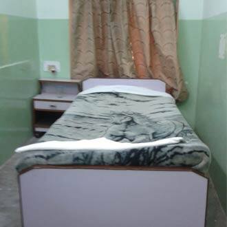 Radiant YMCA Tourist Hostel, Varanasi 4